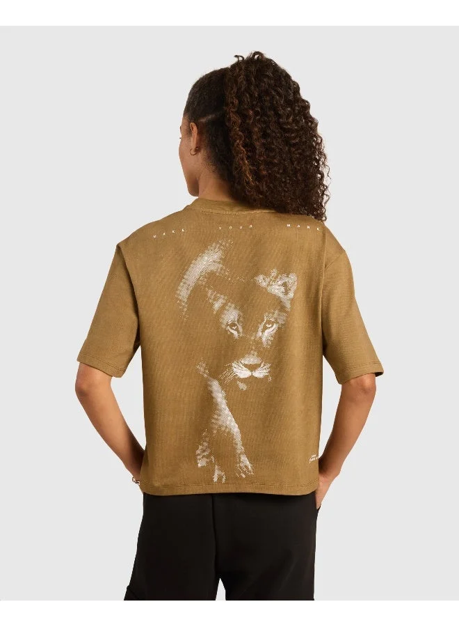 ماسلميند تيشيرت نسائي مطبوع بكتف ساقط وقصة واسعة، بألوان ثابتة ونسيج فائق النعومة مقاوم للتكوير والحفاظ على الشكل، بتقنية التجفيف السريع لراحة طوال اليوم